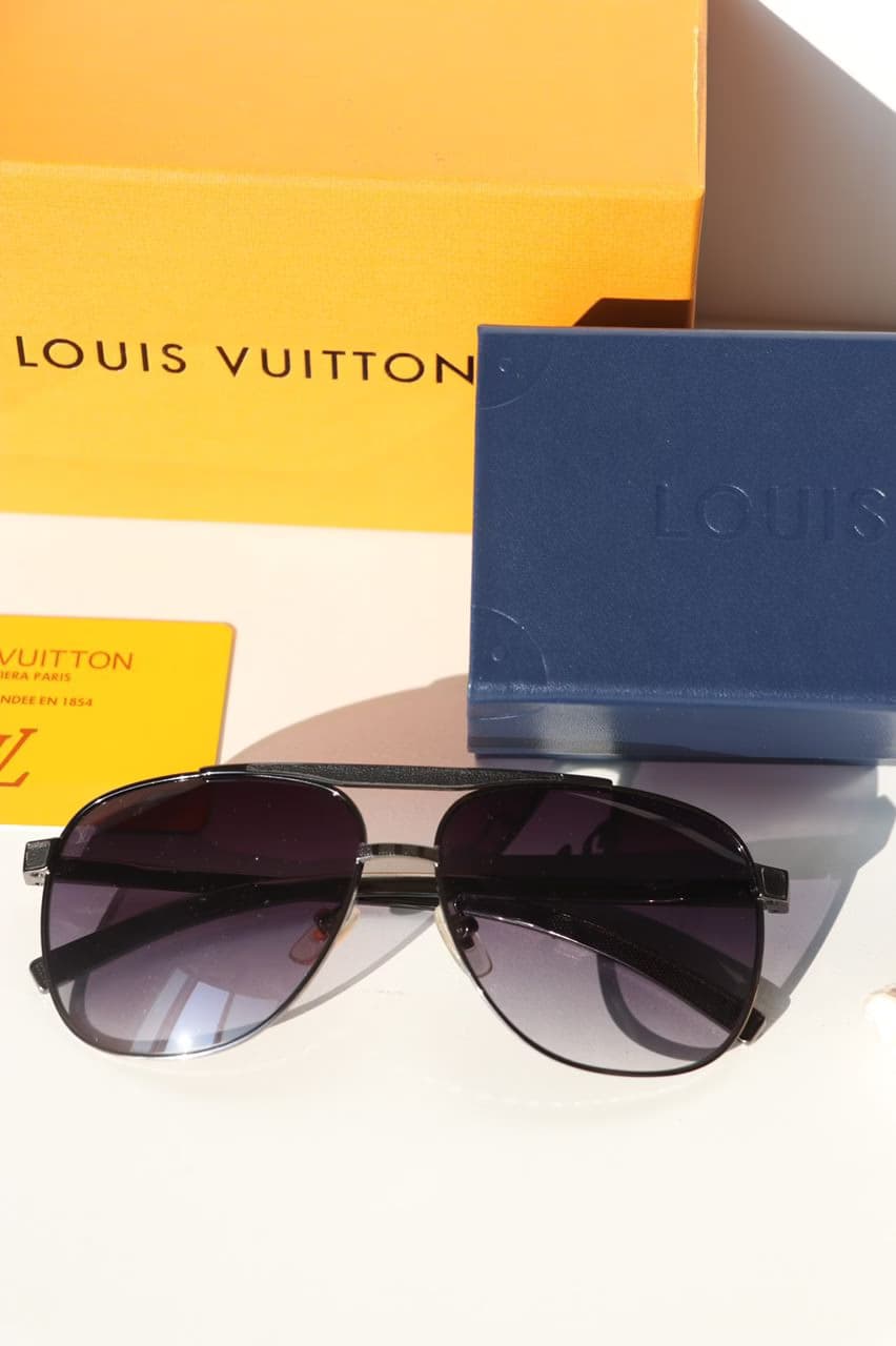 عینک آفتابی مردانه لویس ویتون مدل LOUIS VUITTON Z0496U — تصویر ۲