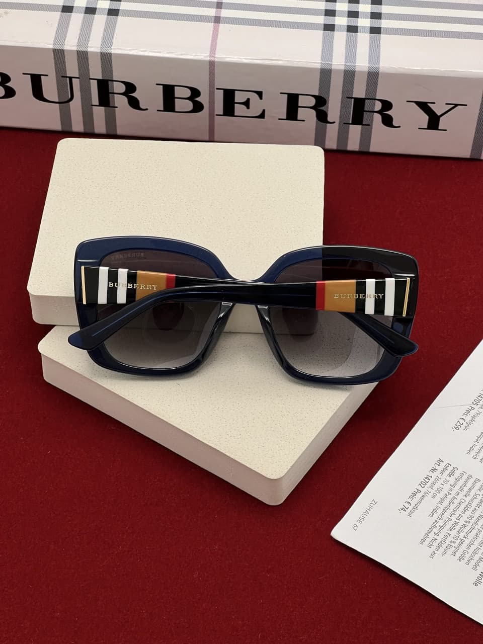 عینک آفتابی زنانه بربری مدل BURBERRY BE4294 — تصویر ۳
