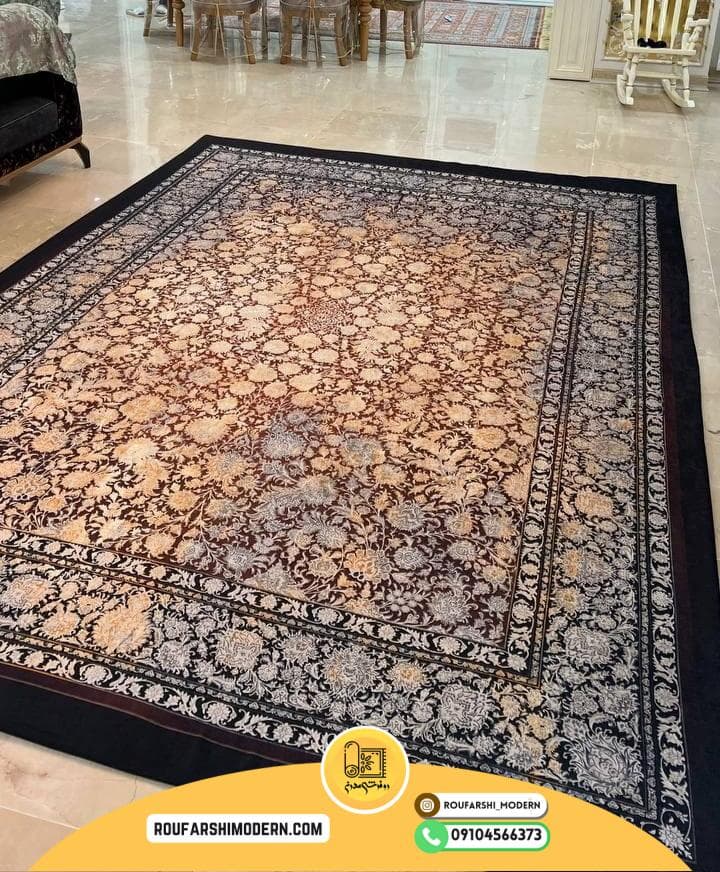 فرشینه / کاور فرش و روفرشی کشدار طرح افشان رنگ قهوه ای طلایی حاشیه سرمه ای کد 1640 (ویدیو) — تصویر ۴