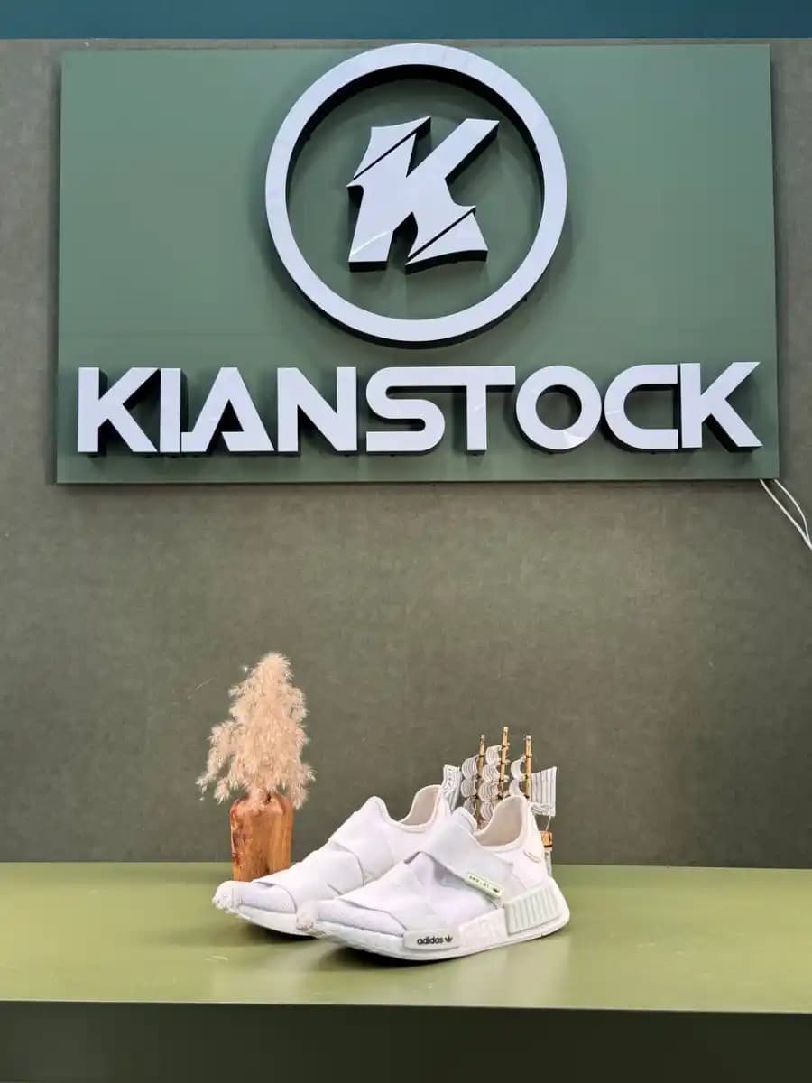 کتونی آد.ید.اس مدل Adidas Nmd_r1 چسبی