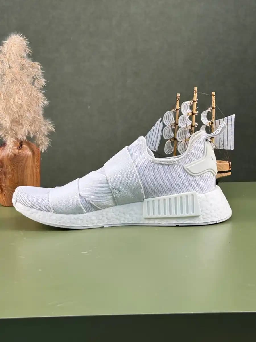 کتونی آد.ید.اس مدل Adidas Nmd_r1 چسبی — تصویر ۳