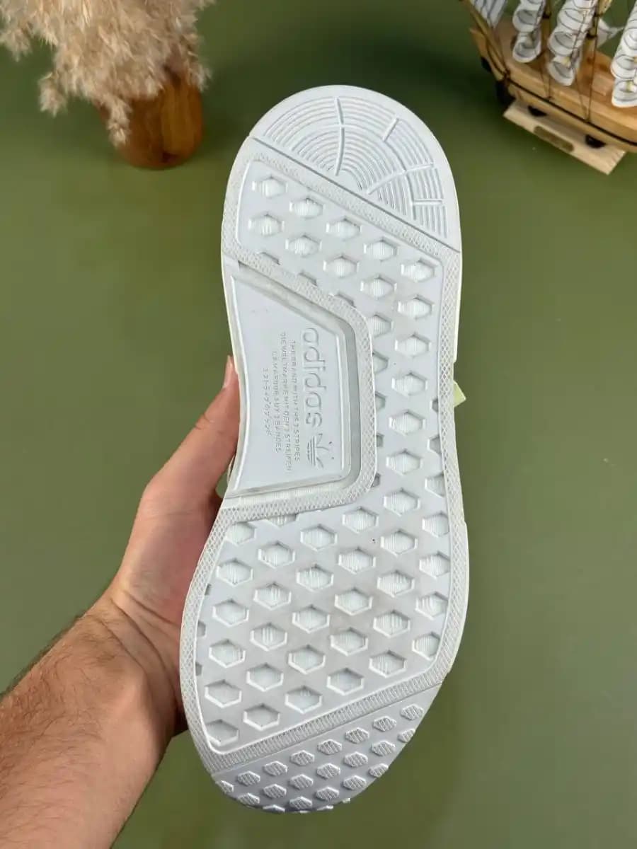 کتونی آد.ید.اس مدل Adidas Nmd_r1 چسبی — تصویر ۴