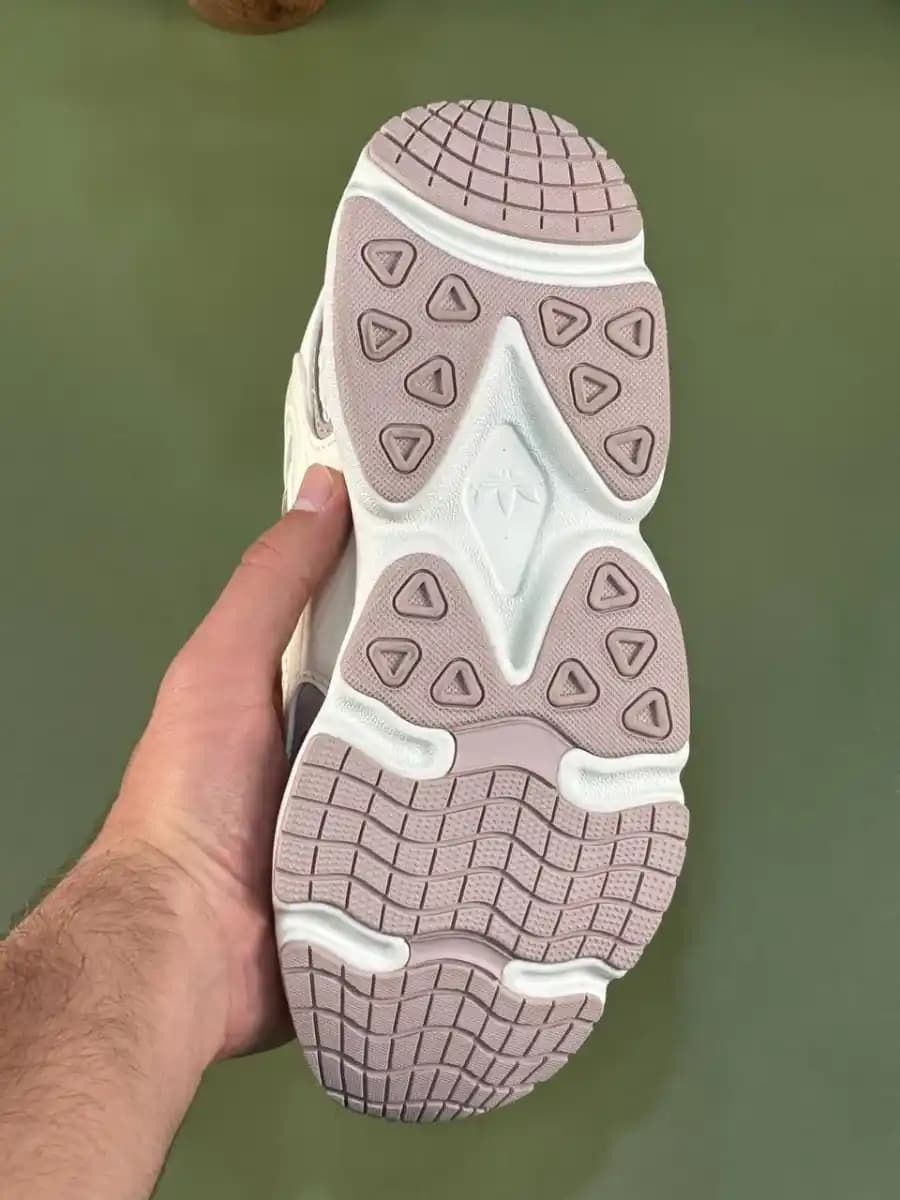کتونی آد.ید.اس مدل Adidas OZMILLEN W — تصویر ۴