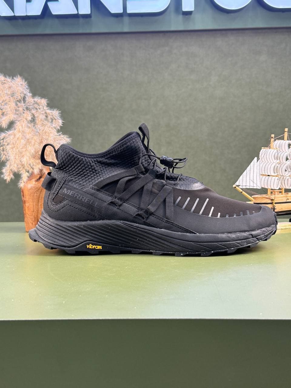 کتونی مر.ل مدل Merrell تمام مشکی — تصویر ۲