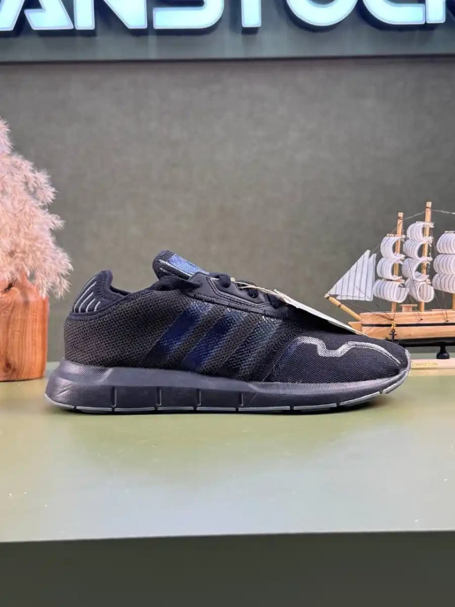 کتونی آد.ید.اس مدل Adidas Swift run x — تصویر ۲