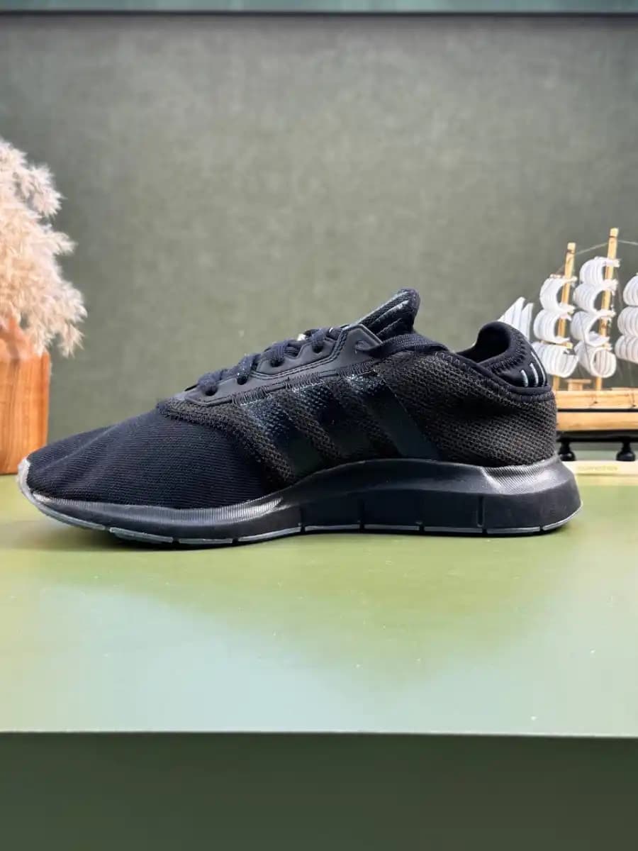 کتونی آد.ید.اس مدل Adidas Swift run x — تصویر ۳