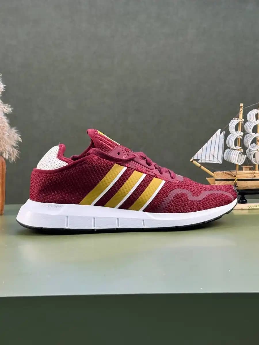 کتونی آد.ید.اس مدل Adidas Swift Run x — تصویر ۲