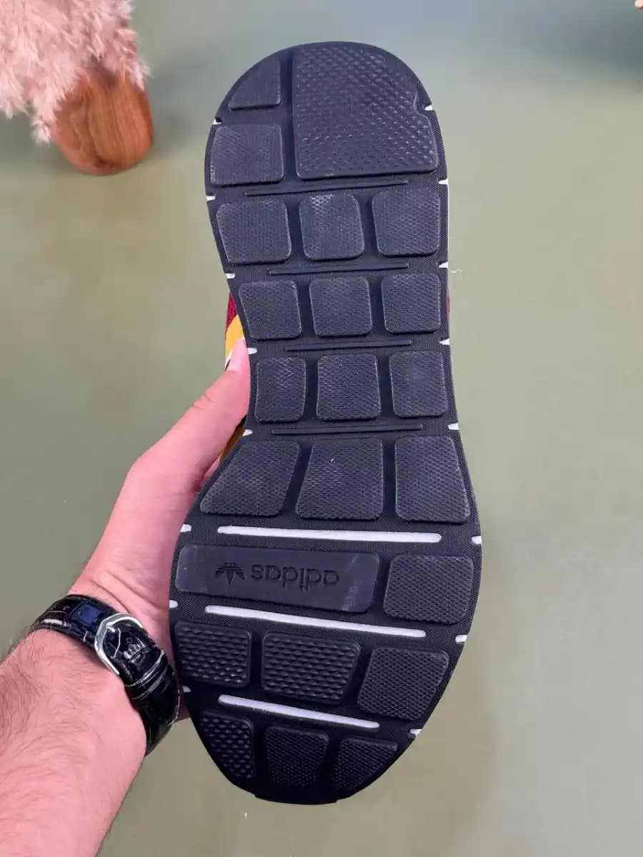 کتونی آد.ید.اس مدل Adidas Swift Run x — تصویر ۴