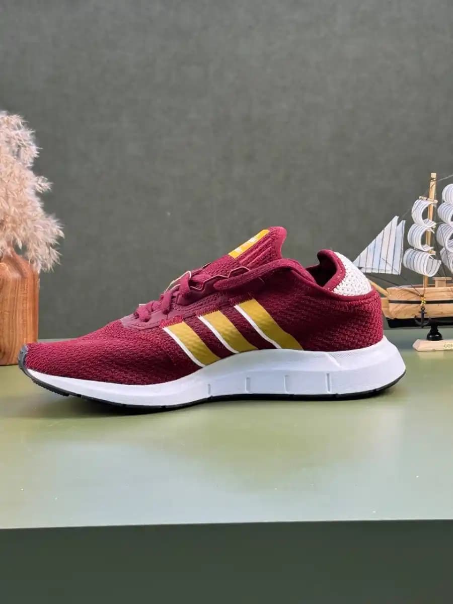 کتونی آد.ید.اس مدل Adidas Swift Run x — تصویر ۳
