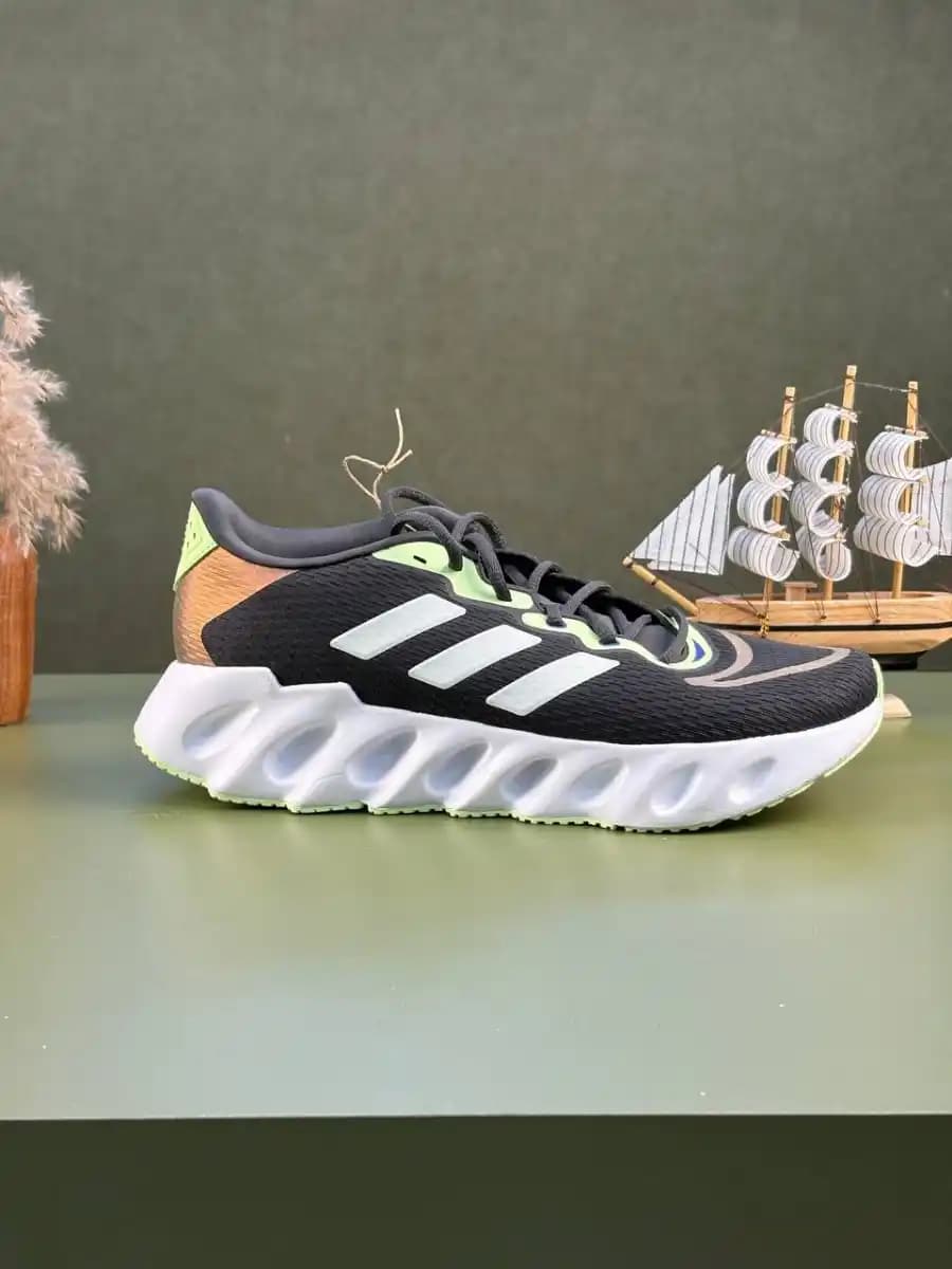 کتونی آد.ید.اس مدل adidas swtch run — تصویر ۲