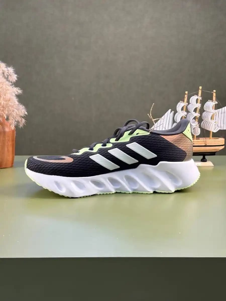 کتونی آد.ید.اس مدل adidas swtch run — تصویر ۳