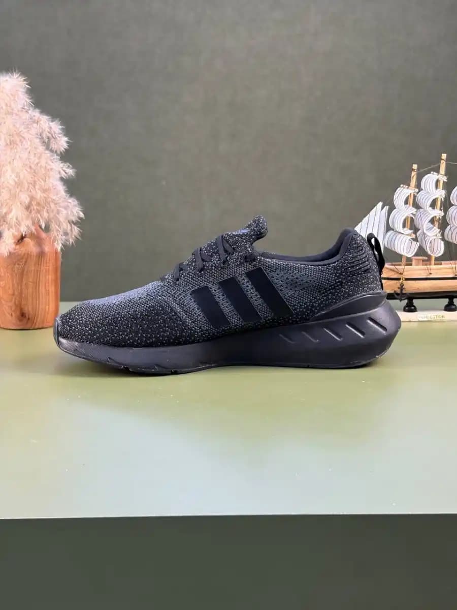 کتونی آد.ید.اس مدل adidas مشکی — تصویر ۳