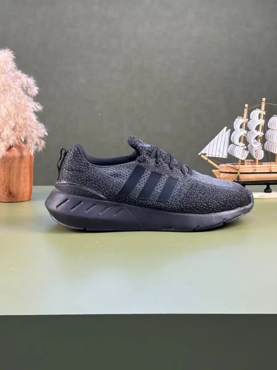 کتونی آد.ید.اس مدل adidas مشکی — تصویر ۲
