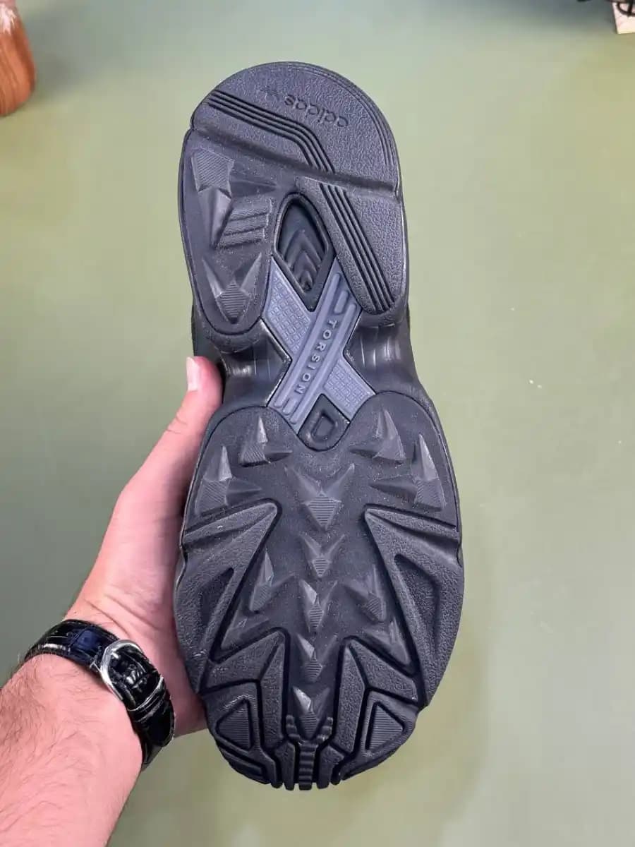 کتونی آد.ید.اس مدل Adidas falcon — تصویر ۴