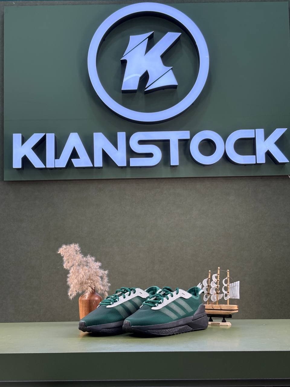 کتونی آدید.اس مدل adidas avryn سبز