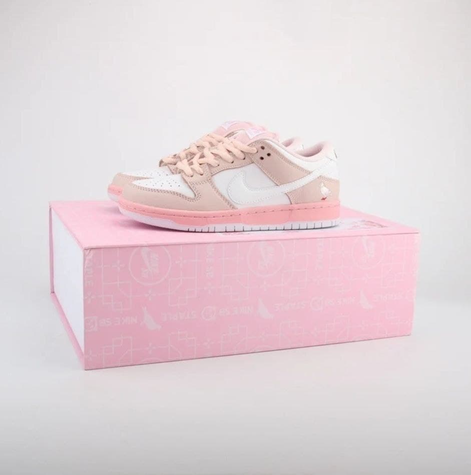 نایک اس بی دانک بدون ساق پیجون صورتی سفید Nike sb dunk low pigeon pink and white