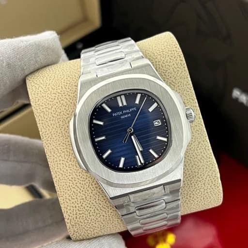 ساعت مچی مردانه پتک فیلیپ موتور ژاپن مدل ناتیلوس نقره ای سورمه ای (Patek Philippe Nautilus) — تصویر ۵