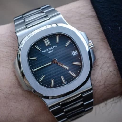 ساعت مچی مردانه پتک فیلیپ موتور ژاپن مدل ناتیلوس نقره ای سورمه ای (Patek Philippe Nautilus) — تصویر ۳