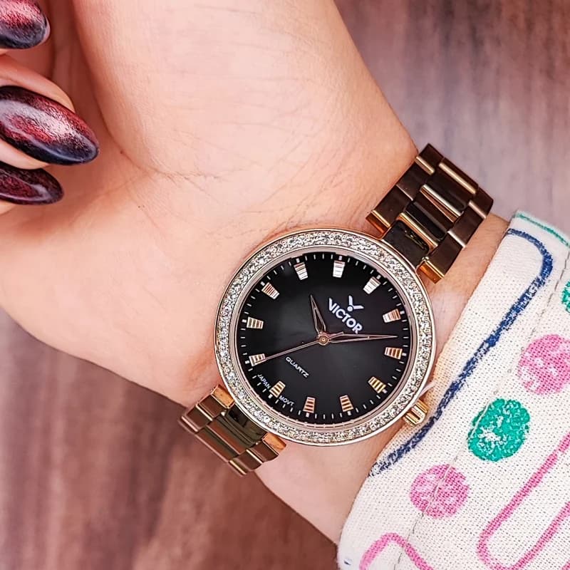 ساعت مچی عقربه ای زنانه ویکتور مشکی رزگلد مدل 5635 — تصویر ۵