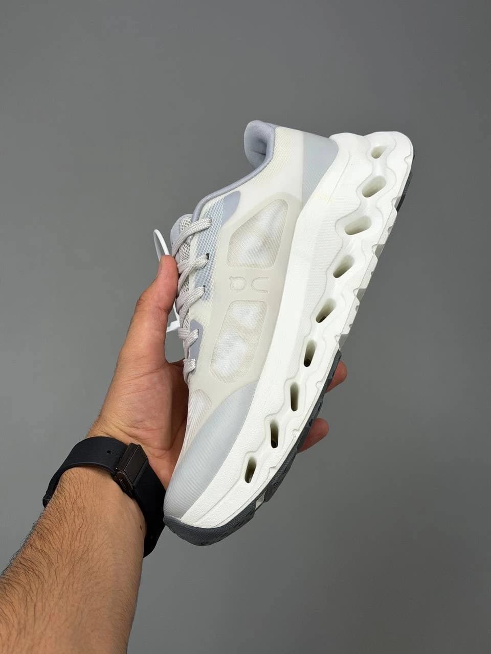 کتونی آن رانینگ کلودتیلت ریمیکس طوسی سفید On Running Cloudtilt Remix Grey White — تصویر ۳