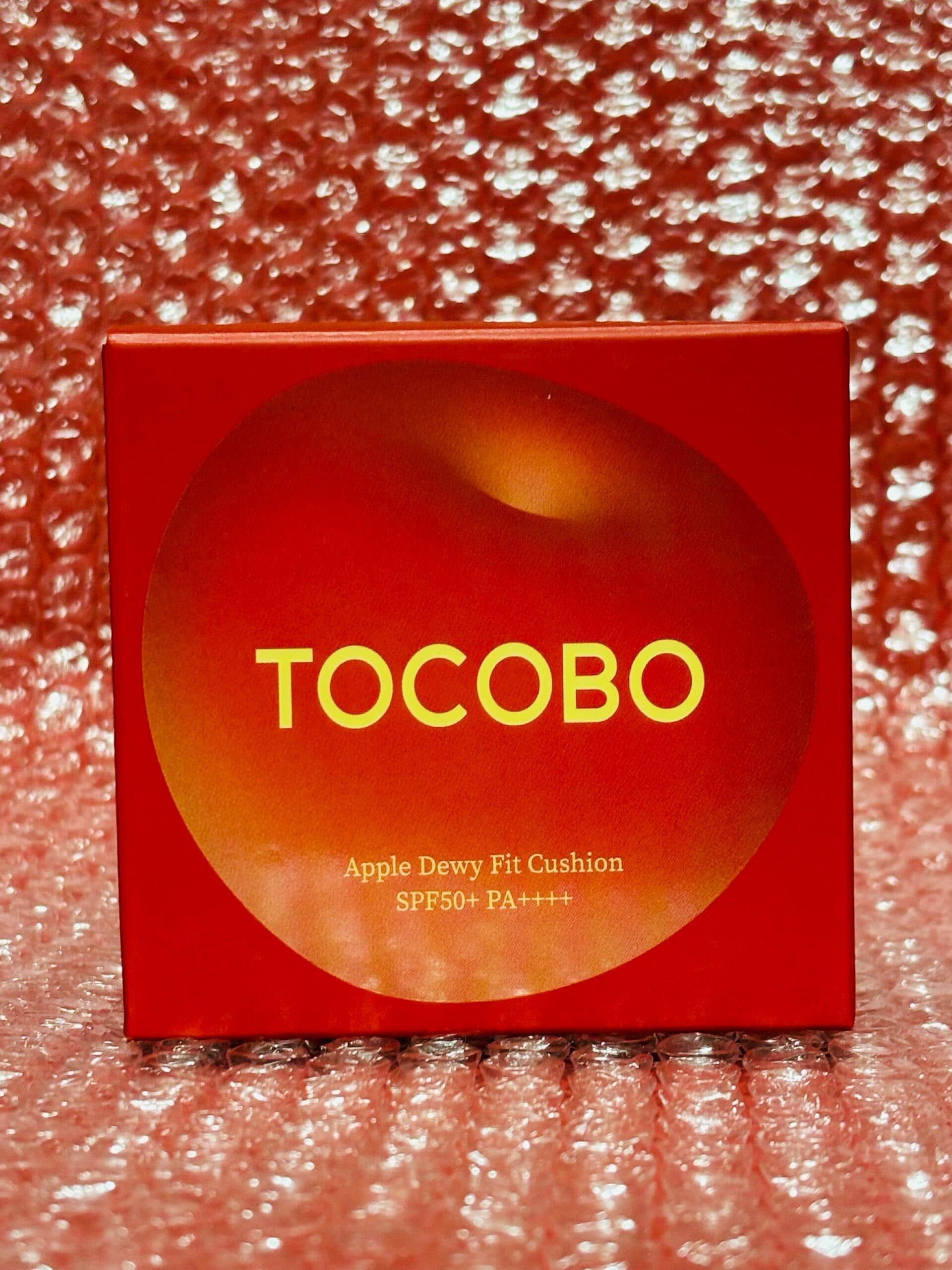 کوشن توکوبو مدل سیب TOCOBO Apple Dewy Cushion SPF50+در تناژ رنگی، پوشش طبیعی و آبرسان مناسب استفاده روزانه — تصویر ۳