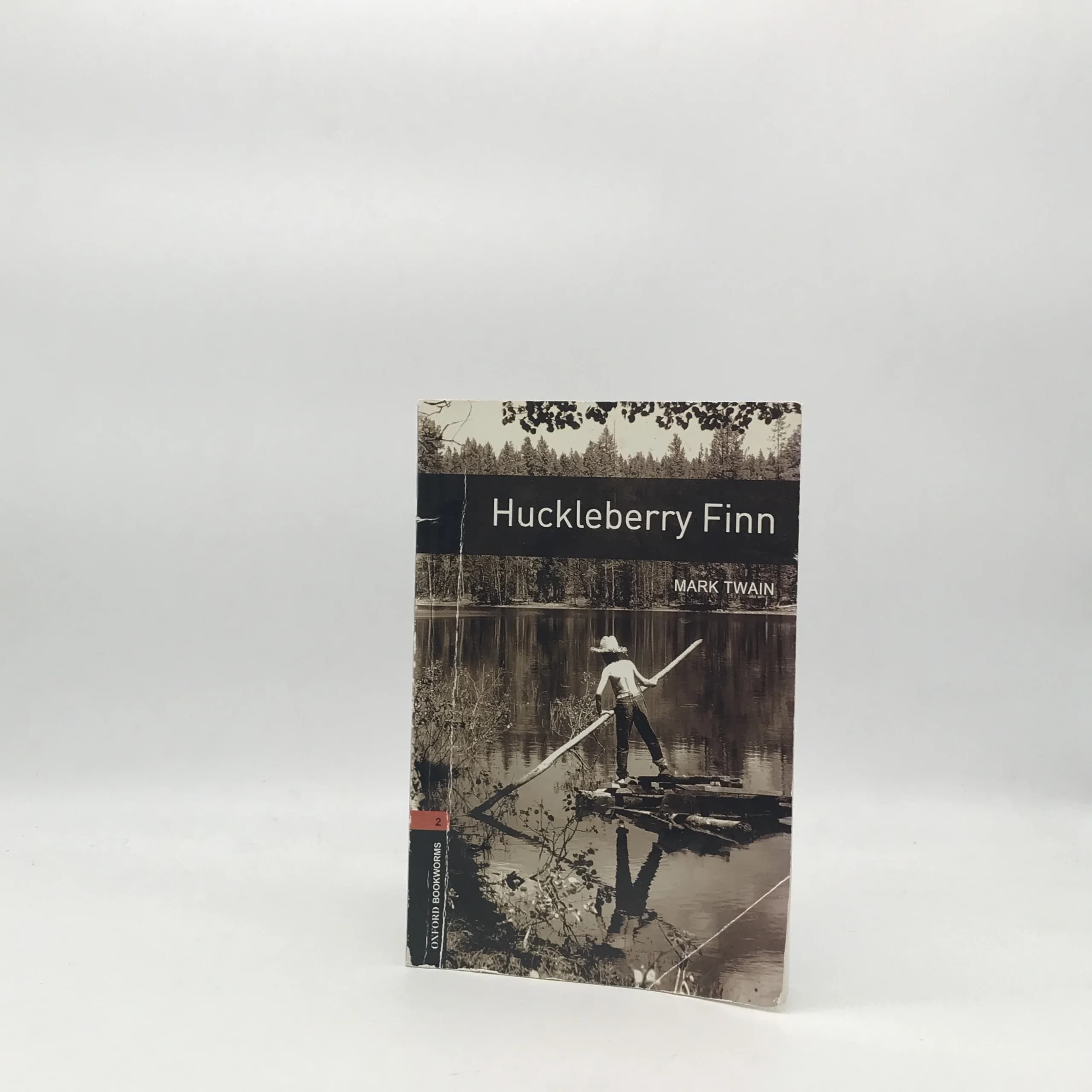 Huckleberry finn نوشته Mark Twain مارک تواین از انتشارات OXFORD BOOKWORMS LIBRARY نسخه سال 1994