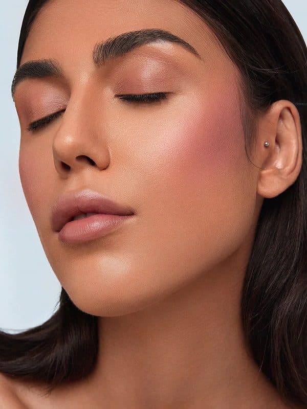 رژگونه استیکی روشن کننده پوست “Glowin’ Up”رنگ WILD LOVE شیگلم SHEGLAM — تصویر ۲