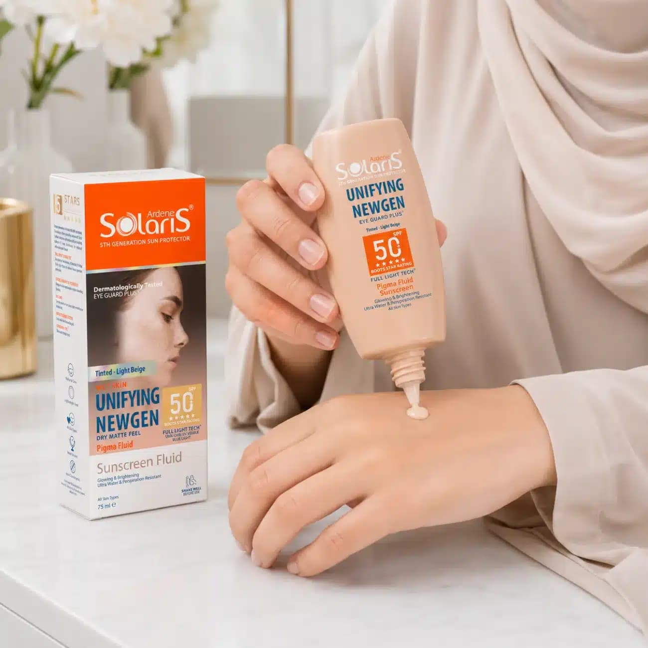 فلوئید ضد آفتاب رنگی ضد لک آردن سولاریس مدل نیوژن بژ طبیعی SPF50 — تصویر ۴