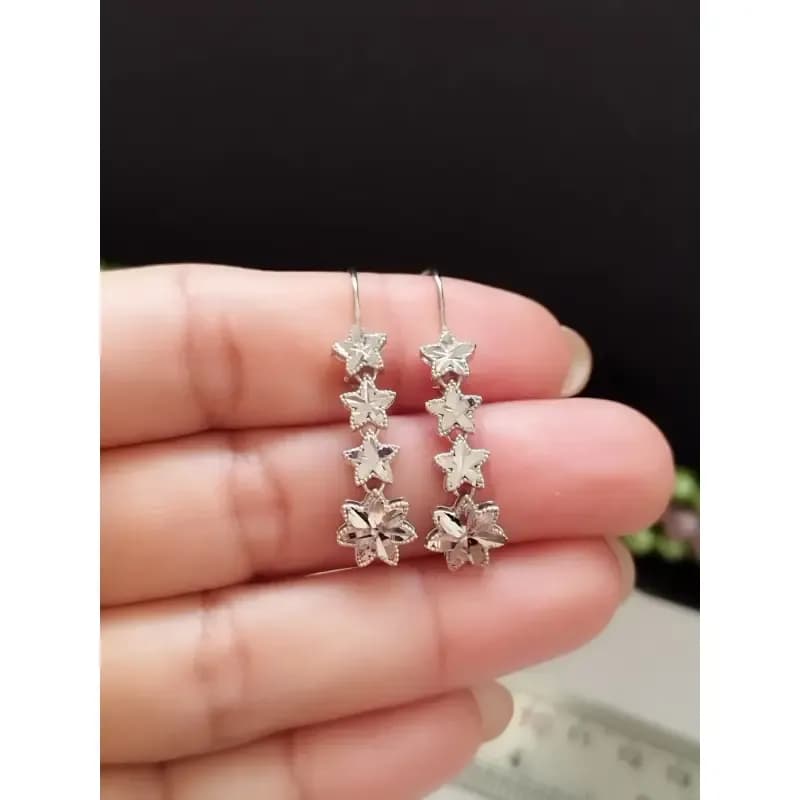 گوشواره نقره آویز عیار 925 طرح گل با روکش طلا سفید — تصویر ۵