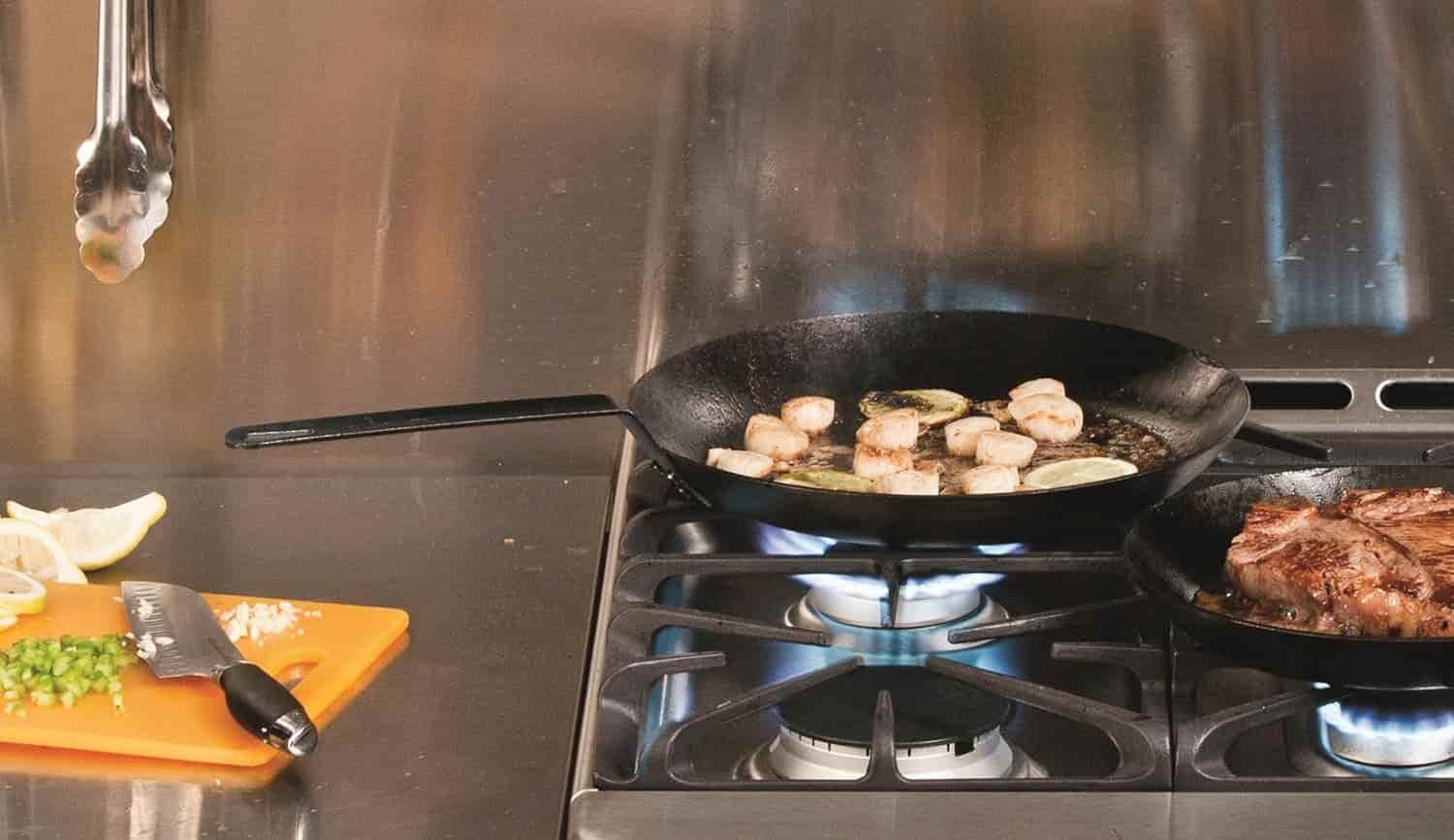 تابه کربن استیل 38 سانتی لاج Lodge Carbon Steel Skillet — تصویر ۳