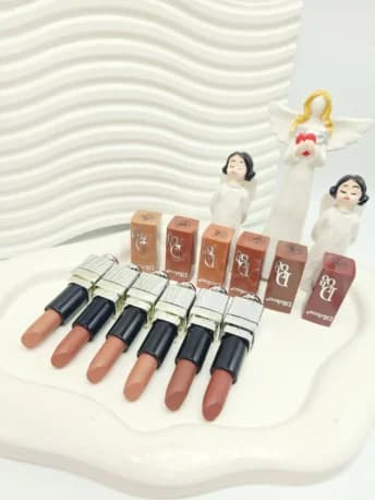 پک 6 تایی رژ جامد طرح دیور با عطر و طعم به کوکی خوشمزه وانیلی کد 3797 — تصویر ۲