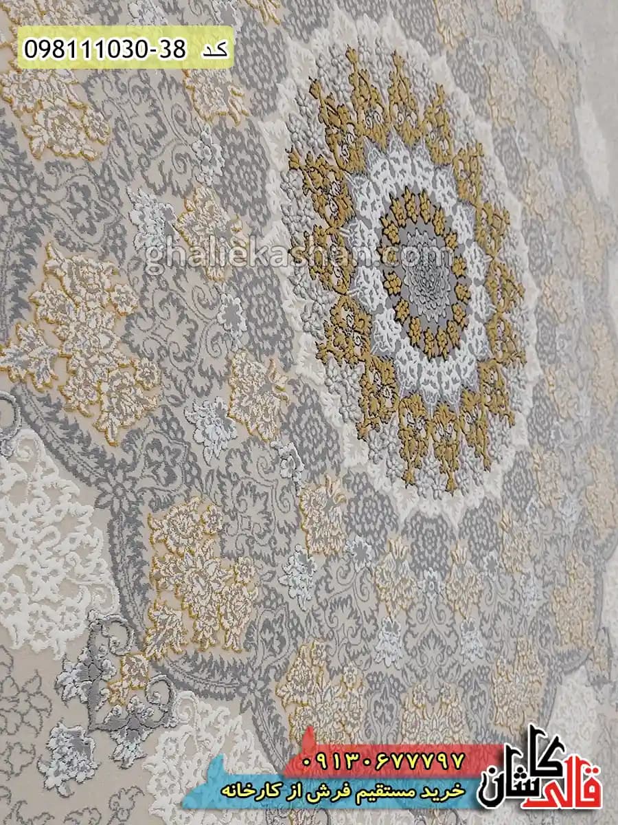 فرش طلاکوب 1000 شانه طرح میخک زمینه نقره ای بژ کاشان – گل برجسته — تصویر ۵