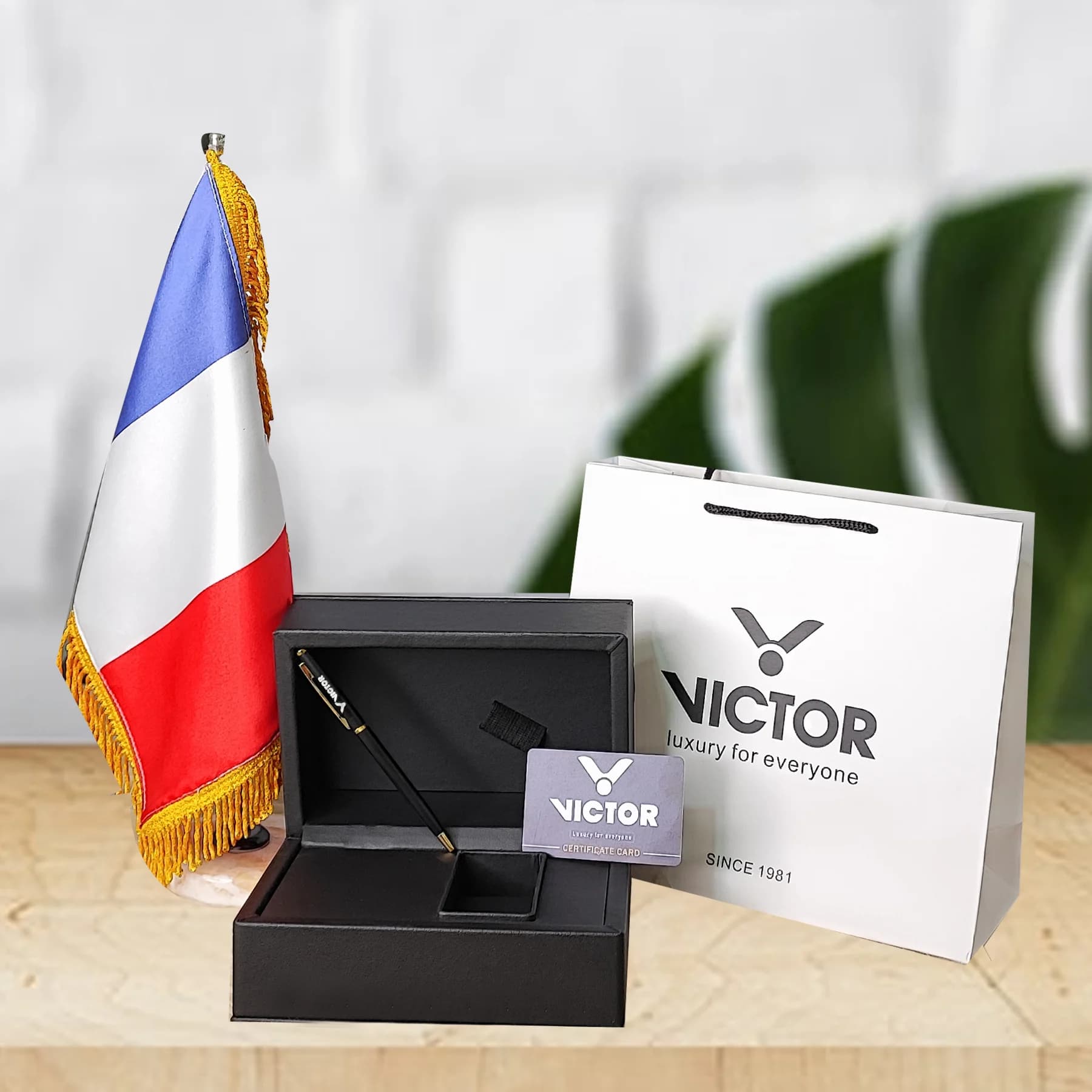 ساعت مچی عقربه ای مردانه ویکتور طوسی نقره ای مدل V1518_02 — تصویر ۴