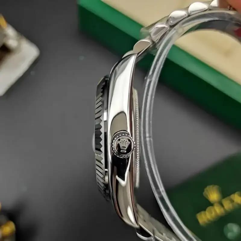 ساعت مچی عقربه ای اتوماتیک مردانه رولکس اسکای دولر مدل Rolex Sky Dweller — تصویر ۳