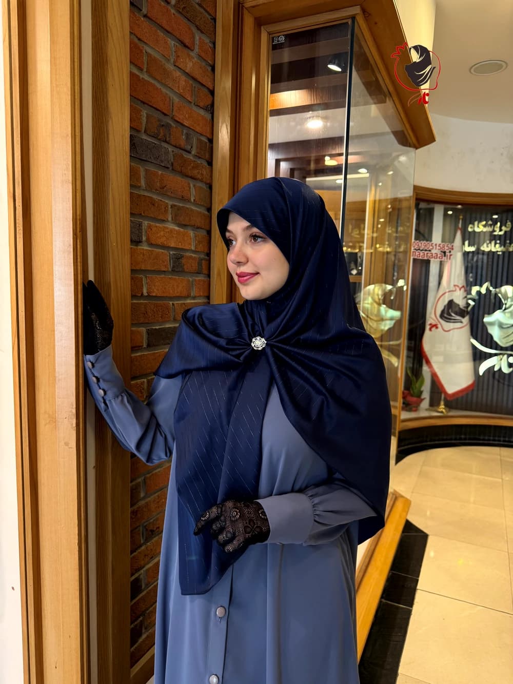 روسری ساتن سیلک دیپلمات سرمه ای روشن — تصویر ۲