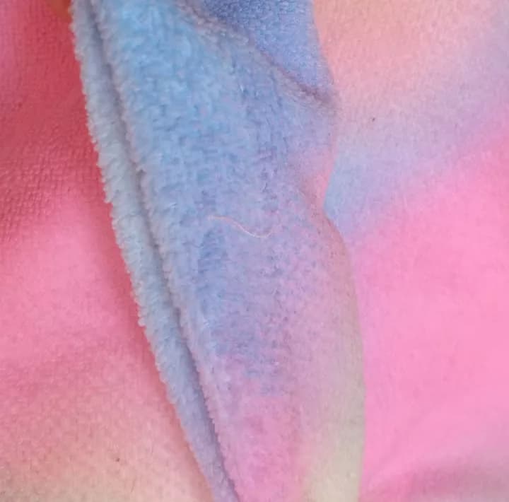 حوله استخری کودک مدل پانچو آبرنگی سایز 75 × 70 سانتی‌متر — تصویر ۷