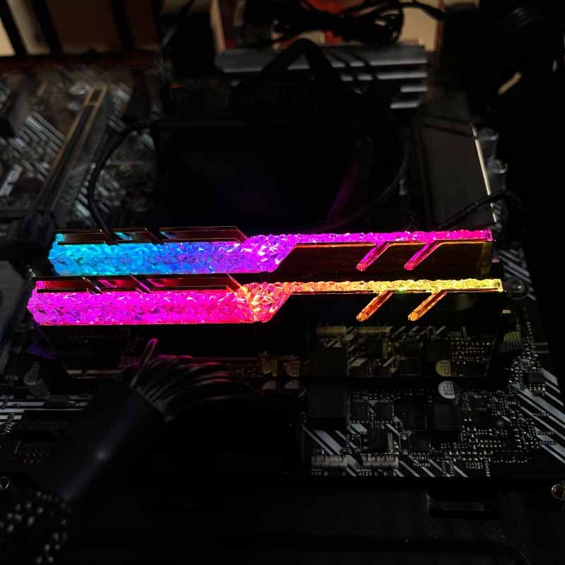 پک 16 گیگ رم GSKILL Trident Z Royal Gold RGB 16GB (8×2) DDR4 4000mhz cl15 استوک