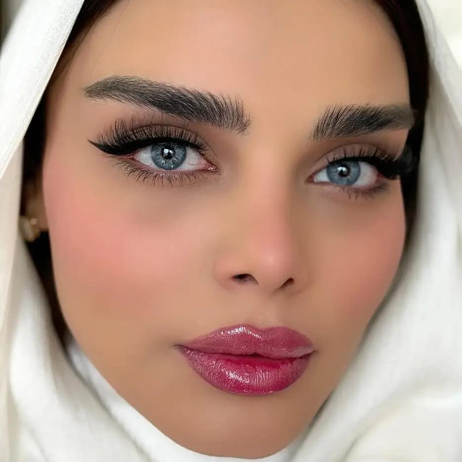 لنز یونیک ایندیگو آبی دور محو — تصویر ۳