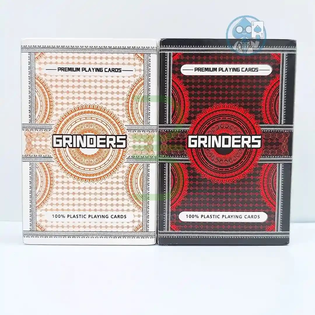 کارت بازی 100% پلاستیک Grinders؛ با جعبه فلزی — تصویر ۲