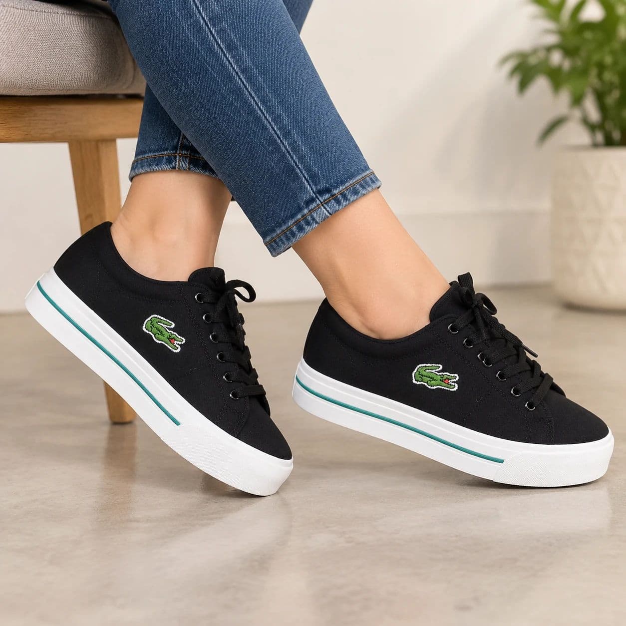 کفش اسپرت زنانه مدل LACOSTE مشکی
