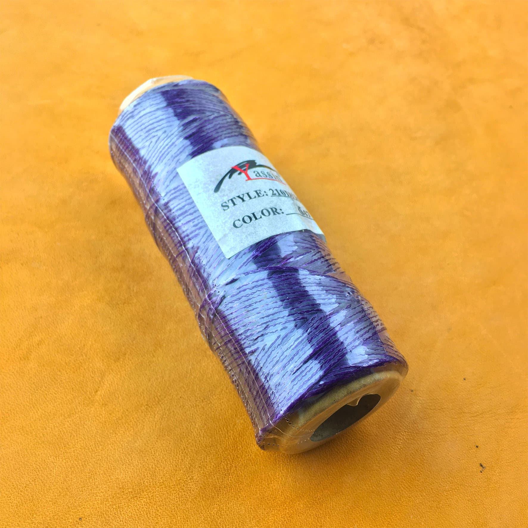 نخ موم دار چرم دوزی یاسین (وارداتی) رنگ بنفش طول 50 متر — تصویر ۳