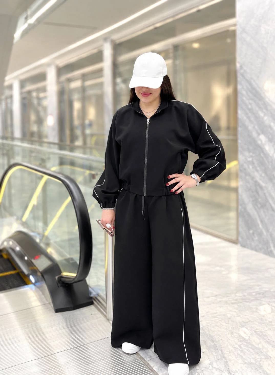 ست سویشرت و شلوار اویشو زنانه با نوار سفید کد 168 — تصویر ۲