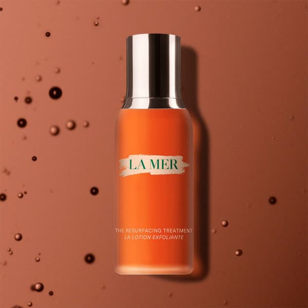 لوسیون لایهبردار و شفاف و یکدستکننده لامر پوست صورت La Mer The Resurfacing Treatment مناسب انواع پوست حجم 100 میلی لیتر — تصویر ۳