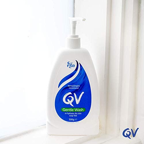 شوینده ملایم صورت کیووی مدل پمپی QV MOISTURIZING CREAM FOR DRY SKIN مناسب برای پوست های خشک و حساس حجم 500 میلی لیتر — تصویر ۲