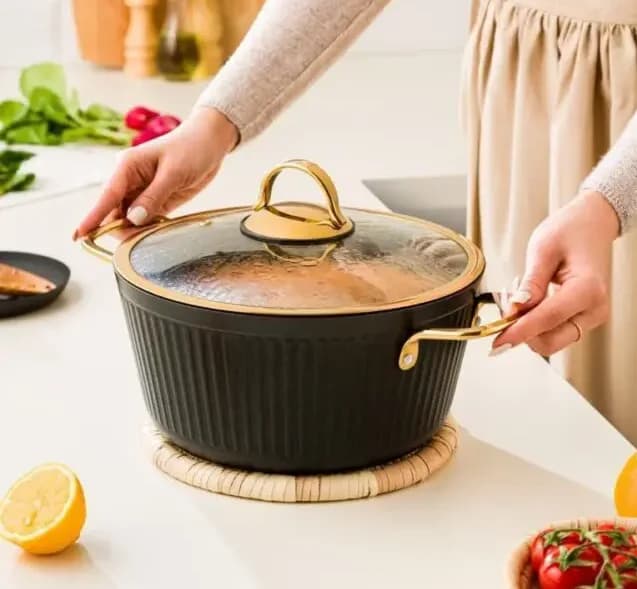 قابلمه سایز 32 آلما مشکی دسته تو پر 304 رنگ طلایی KZP