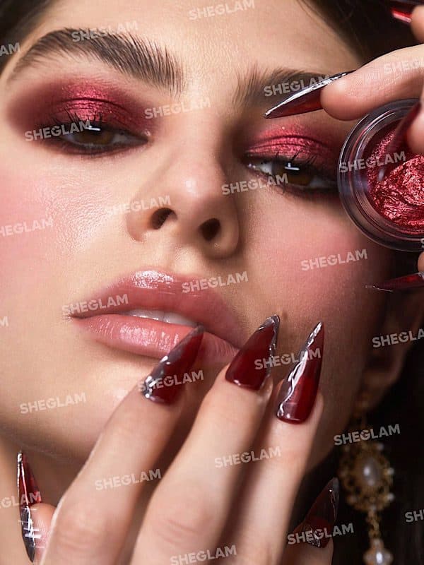 ژل گلیتر Crystal Flutter کالکشن Crimson Butterfly رنگ Cocoon شیگلم SHEGLAM — تصویر ۲