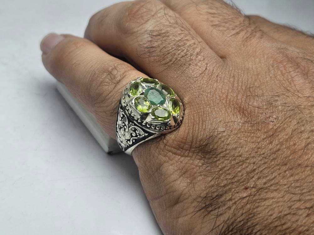 انگشتر نقره ۷ نگین زمرد و زبرجد اصلی — تصویر ۴