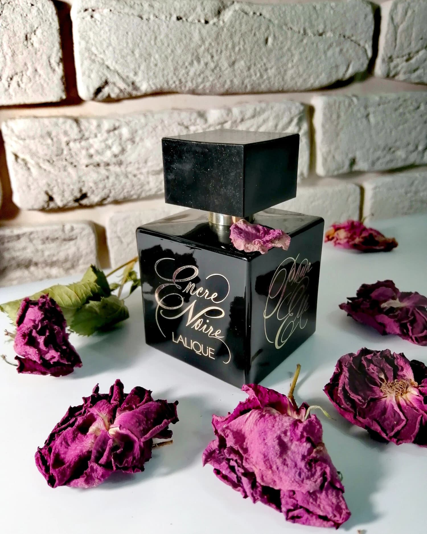 عطر ادکلن لالیک انکر نویر پور ال اصل | Lalique Encre Noire Pour Elle — تصویر ۵