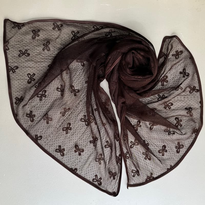شال زنانه مدل توری پاپیون خالخالی برجسته دور نوار دوزی — تصویر ۴