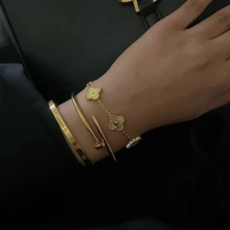 ست دستبند و بنگل گلد — تصویر ۴